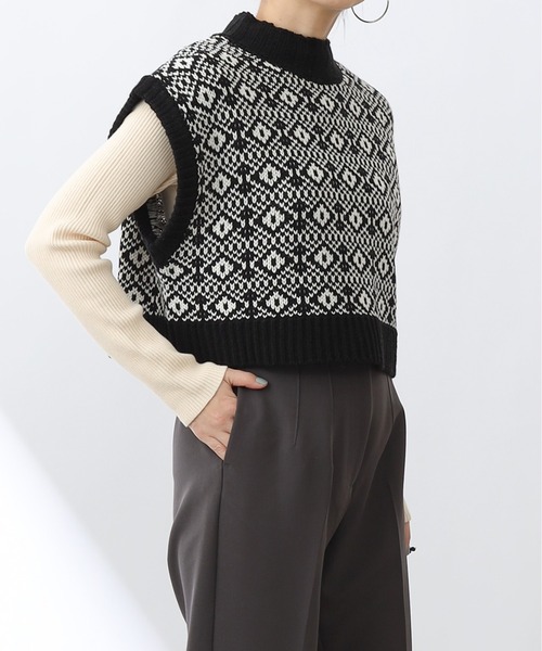 COLONY 2139（コロニートゥーワンスリーナイン）の「バルキージャガードニットハイネックベスト（ベスト・レディース・グリーン/ベージュ/ブラウン/ブラック・FREE）」の2枚目の写真