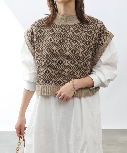 COLONY 2139（コロニートゥーワンスリーナイン）の「バルキージャガードニットハイネックベスト（ベスト・レディース・グリーン/ベージュ/ブラウン/ブラック・FREE）」の19枚目の写真