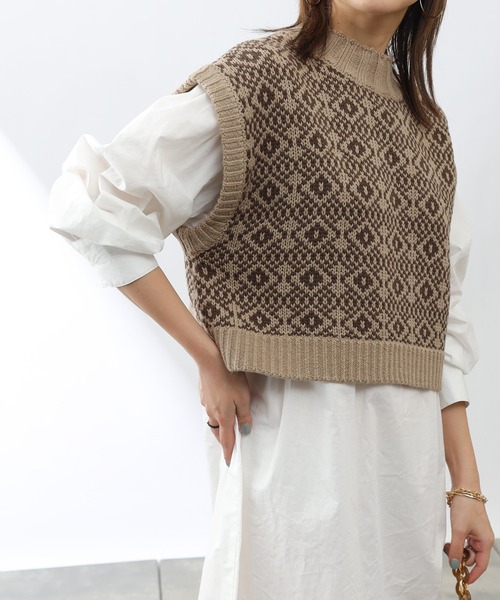 COLONY 2139（コロニートゥーワンスリーナイン）の「バルキージャガードニットハイネックベスト（ベスト・レディース・グリーン/ベージュ/ブラウン/ブラック・FREE）」の20枚目の写真