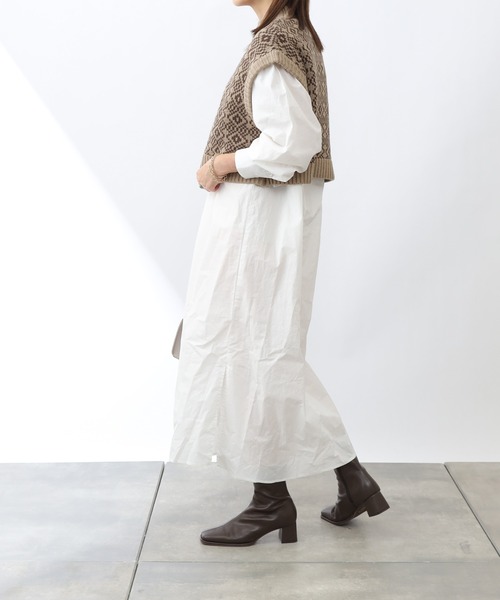 COLONY 2139（コロニートゥーワンスリーナイン）の「バルキージャガードニットハイネックベスト（ベスト・レディース・グリーン/ベージュ/ブラウン/ブラック・FREE）」の22枚目の写真