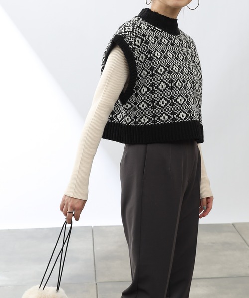 COLONY 2139（コロニートゥーワンスリーナイン）の「バルキージャガードニットハイネックベスト（ベスト・レディース・グリーン/ベージュ/ブラウン/ブラック・FREE）」の14枚目の写真
