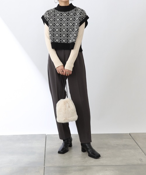 COLONY 2139（コロニートゥーワンスリーナイン）の「バルキージャガードニットハイネックベスト（ベスト・レディース・グリーン/ベージュ/ブラウン/ブラック・FREE）」の15枚目の写真