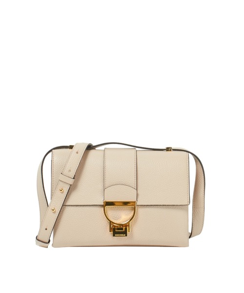 COCCINELLE（コチネレ）の「《COCCINELLE/コチネレ》ARLETTIS FLAP（ショルダーバッグ・レディース・ブラック系その他/スモークピンク/バーガンディー・FREE）」の3枚目の写真