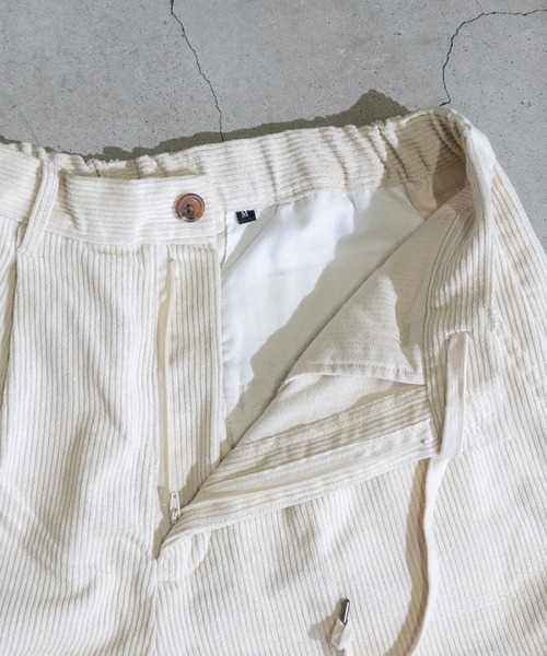 JOHN'S CLOSET(ジョンズクローゼット)の「【i】8Wコーデュロイワイドテーパードパンツ(その他パンツ・メンズ・キナリ/グレイッシュベージュ/ブラック/サックスブルー・MEDIUM/X-LARGE/LARGE)」の10枚目の写真