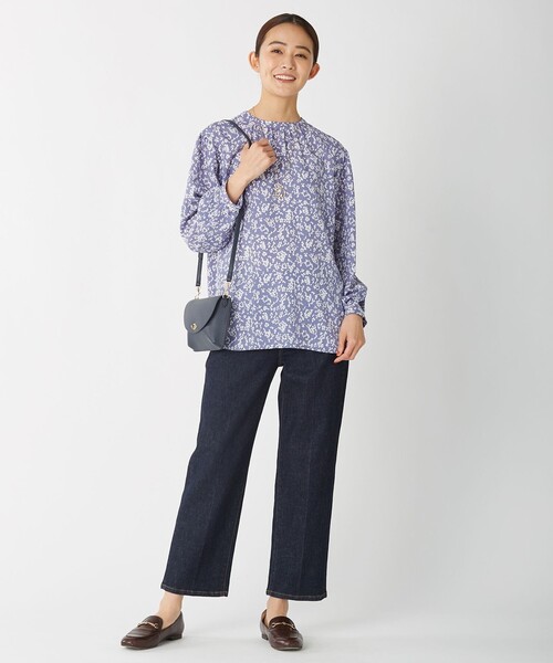 J.PRESS Ladies（J.プレス レディス）の「【洗える】ポリエステルデシンフラワープリント ブラウス（シャツ/ブラウス・レディース・ネイビー系5/ライラック系5・XS）」の4枚目の写真