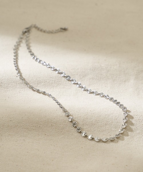 natural couture（ナチュラルクチュール）の「フラワーネックレス（ネックレス・レディース・シルバー/ゴールド・FREE）」の6枚目の写真