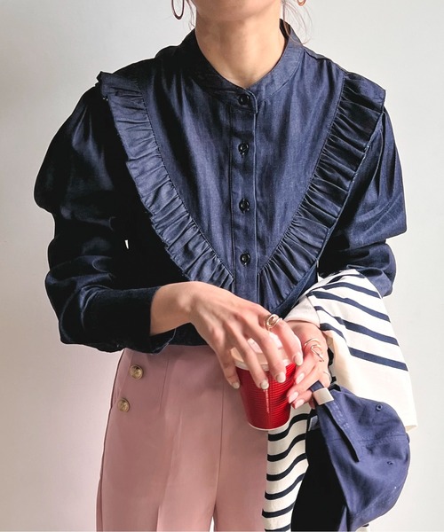 feepur（フェピュール）の「デニムフリルブラウス（シャツ/ブラウス・レディース・ブラック/ネイビー/グレー/オフホワイト・MEDIUM）」の4枚目の写真