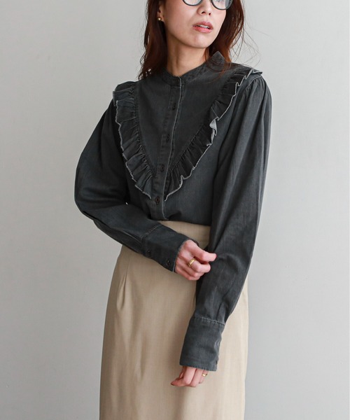 feepur（フェピュール）の「デニムフリルブラウス（シャツ/ブラウス・レディース・ブラック/ネイビー/グレー/オフホワイト・MEDIUM）」の6枚目の写真