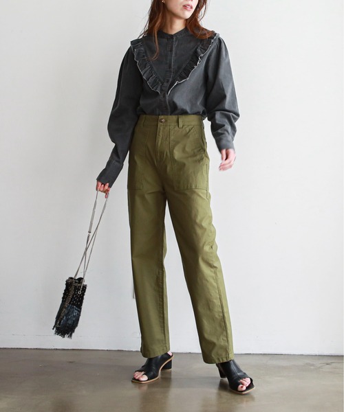 feepur（フェピュール）の「デニムフリルブラウス（シャツ/ブラウス・レディース・ブラック/ネイビー/グレー/オフホワイト・MEDIUM）」の12枚目の写真