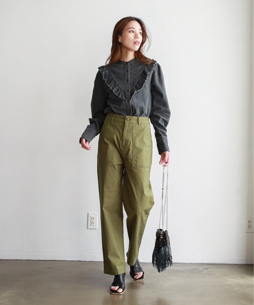 feepur（フェピュール）の「デニムフリルブラウス（シャツ/ブラウス・レディース・ブラック/ネイビー/グレー/オフホワイト・MEDIUM）」の22枚目の写真