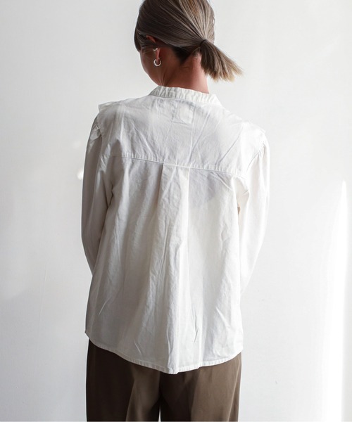 feepur（フェピュール）の「デニムフリルブラウス（シャツ/ブラウス・レディース・ブラック/ネイビー/グレー/オフホワイト・MEDIUM）」の10枚目の写真