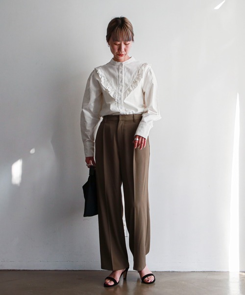 feepur（フェピュール）の「デニムフリルブラウス（シャツ/ブラウス・レディース・ブラック/ネイビー/グレー/オフホワイト・MEDIUM）」の11枚目の写真