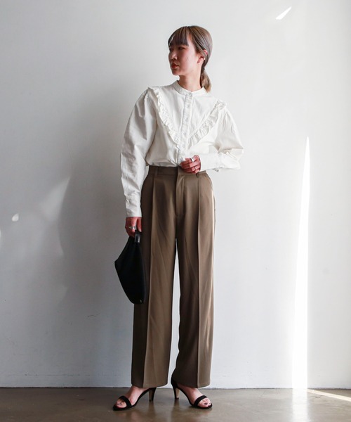 feepur（フェピュール）の「デニムフリルブラウス（シャツ/ブラウス・レディース・ブラック/ネイビー/グレー/オフホワイト・MEDIUM）」の8枚目の写真