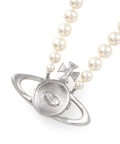 Vivienne Westwood ACCESSORIES(ヴィヴィアンウエストウッドアクセサリー)の「MAN. BAS RELIEF PEARL NECKLACE【129815 PE99】(ネックレス・メンズ・シルバー・FREE)」の4枚目の写真