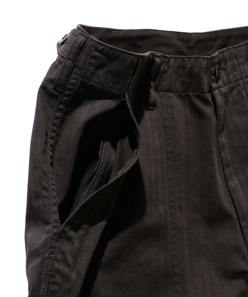 BEAMS PLUS（ビームスプラス）の「BEAMS PLUS / ヘリンボーン ミリタリー ユーティリティ ショーツ（その他パンツ・メンズ・チャコールグレー/オリーブ・S/M/XL/L）」の12枚目の写真