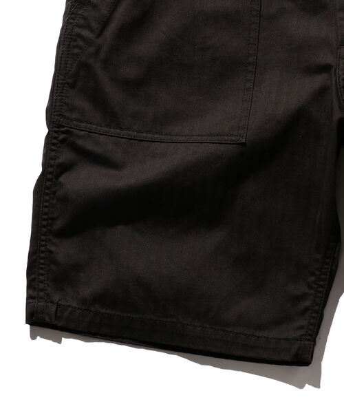 BEAMS PLUS（ビームスプラス）の「BEAMS PLUS / ヘリンボーン ミリタリー ユーティリティ ショーツ（その他パンツ・メンズ・チャコールグレー/オリーブ・S/M/XL/L）」の13枚目の写真