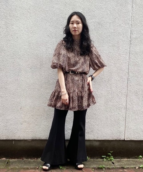 Lui's（ルイス）の「ラッパフレアパンツ（スラックス・レディース・ブラック/ブルー/ピンク・FREE）」の5枚目の写真