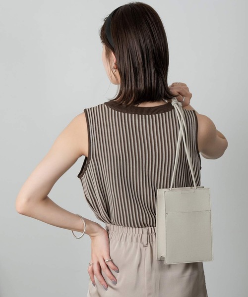 Amiur(エミレ)の「minimum pochette bag(ハンドバッグ・レディース・ブラック/アイボリー/ブラウン/ブルー系・FREE)」の8枚目の写真