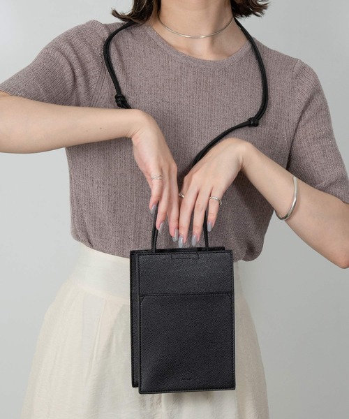 Amiur(エミレ)の「minimum pochette bag(ハンドバッグ・レディース・ブラック/アイボリー/ブラウン/ブルー系・FREE)」の15枚目の写真