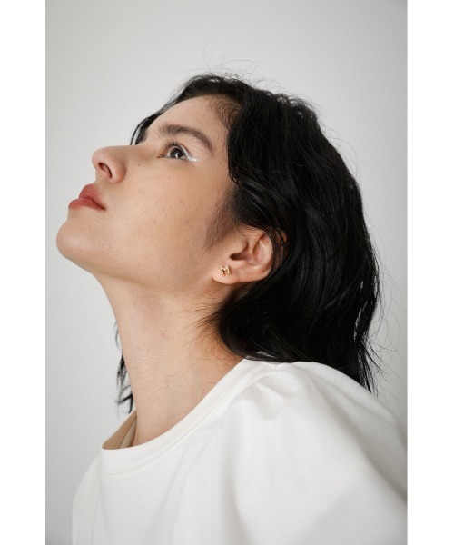 AZUL by moussy(アズールバイマウジー)の「PETIT INITIAL EARRINGS/プチイニシャルピアス(ピアス(両耳用)・レディース・その他3/その他2/マルチ・FREE)」の4枚目の写真