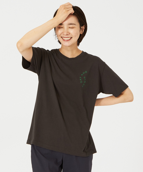 FLAVOR TEE(フレーバーティ)の「【FLAVOR TEE】66PERRY Tシャツ(Tシャツ/カットソー・レディース・ブラック/ベージュ・フリー)」の2枚目の写真