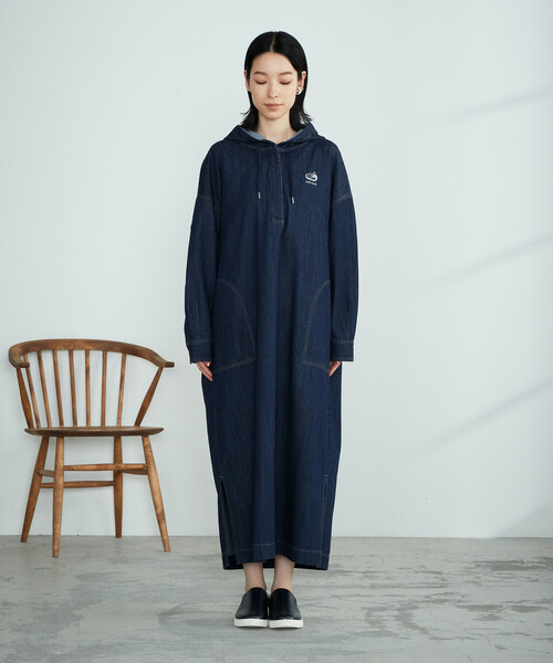 ONIGIRI（オニギリ）の「デニム　ビッグパーカワンピース（ワンピース・レディース・ネイビー/チャコール・FREE）」の8枚目の写真