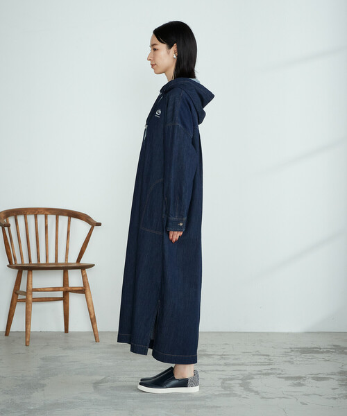 ONIGIRI（オニギリ）の「デニム　ビッグパーカワンピース（ワンピース・レディース・ネイビー/チャコール・FREE）」の9枚目の写真