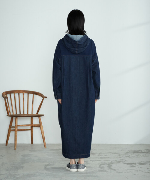 ONIGIRI（オニギリ）の「デニム　ビッグパーカワンピース（ワンピース・レディース・ネイビー/チャコール・FREE）」の10枚目の写真