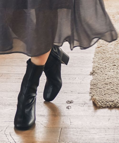 mysty woman（ミスティウーマン）の「レディライクショートブーツ 350713（ブーツ・レディース・ブラック/ブラウン/アイボリー・MEDIUM/LARGE）」の3枚目の写真