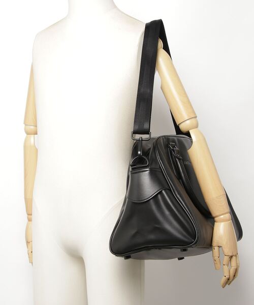 FRED PERRY（フレッドペリー）の「Scotch Grain Pu Grip Bag（ボストンバッグ・メンズ・ブラック・ONE SIZE）」の5枚目の写真