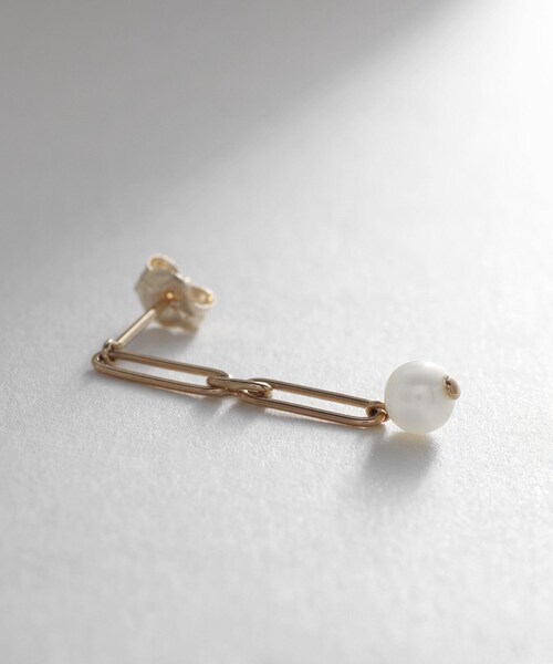 COCOSHNIK（ココシュニック）の「K10パール アシンメトリー スタッドピアス（ピアス（両耳用）・レディース・シルバー系・00）」の14枚目の写真