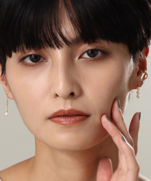 COCOSHNIK（ココシュニック）の「K10パール アシンメトリー スタッドピアス（ピアス（両耳用）・レディース・シルバー系・00）」の3枚目の写真