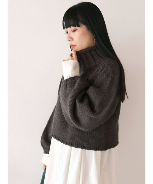 Ungrid(アングリッド)の「ローゲージハイネックショートニット(ニット/セーター・レディース・チャコールグレー/アイボリー/グリーン系その他・FREE)」の1枚目の写真