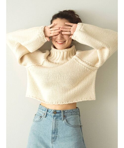 Ungrid(アングリッド)の「ローゲージハイネックショートニット(ニット/セーター・レディース・チャコールグレー/アイボリー/グリーン系その他・FREE)」の4枚目の写真