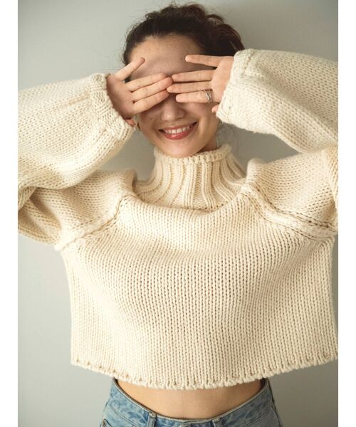 Ungrid(アングリッド)の「ローゲージハイネックショートニット(ニット/セーター・レディース・チャコールグレー/アイボリー/グリーン系その他・FREE)」の7枚目の写真