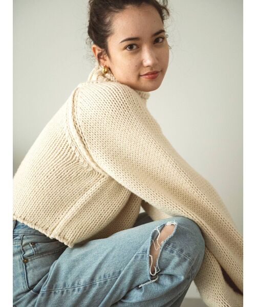 Ungrid(アングリッド)の「ローゲージハイネックショートニット(ニット/セーター・レディース・チャコールグレー/アイボリー/グリーン系その他・FREE)」の10枚目の写真