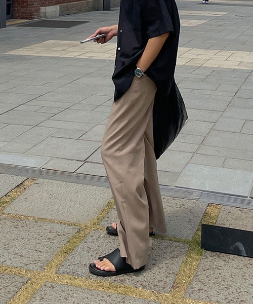 ASCLO(エジュクロ)の「ASCLO Pleddy Nibus Two Tuck Side Banding Slacks(スラックス・メンズ・ブラック/ベージュ/カーキ/グリーン・SMALL/MEDIUM/LARGE/X-SMALL)」の3枚目の写真