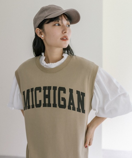 PUAL CE CIN（ピュアルセシン）の「裏毛カレッジロゴノースリーワンピース（ワンピース・レディース・チャコールグレー/ベージュ・FREE）」の3枚目の写真