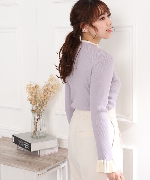 couture brooch(クチュールブローチ)の「◆【プチプラ!コーデに華を添える1枚】フリルリブニット(ニット/セーター・レディース・オフホワイト/ブラック/ライトグレー/ライトグリーン・38/34/42)」の15枚目の写真