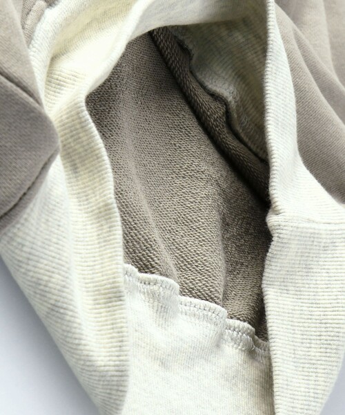 BRANSHES（ブランシェス）の「カレッジロゴ裏毛トレーナー（スウェット・キッズ・グリーン/ブラウン・110/100/130/120/150/140）」の21枚目の写真