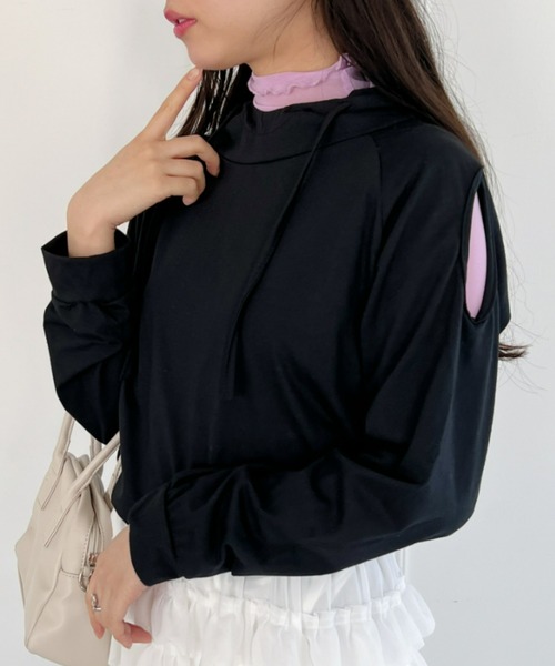 Loueme(ルエム)の「オープンショルダーカットソートップス(Tシャツ/カットソー・レディース・ブラック/グレー/ホワイト/ライトグリーン・FREE)」の1枚目の写真