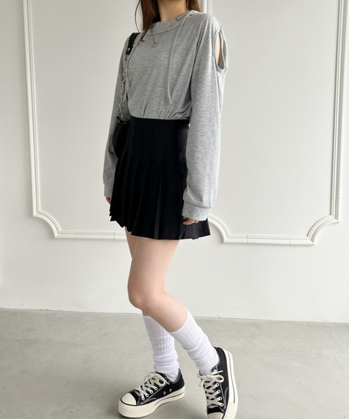 Loueme(ルエム)の「オープンショルダーカットソートップス(Tシャツ/カットソー・レディース・ブラック/グレー/ホワイト/ライトグリーン・FREE)」の7枚目の写真