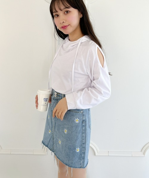 Loueme(ルエム)の「オープンショルダーカットソートップス(Tシャツ/カットソー・レディース・ブラック/グレー/ホワイト/ライトグリーン・FREE)」の12枚目の写真