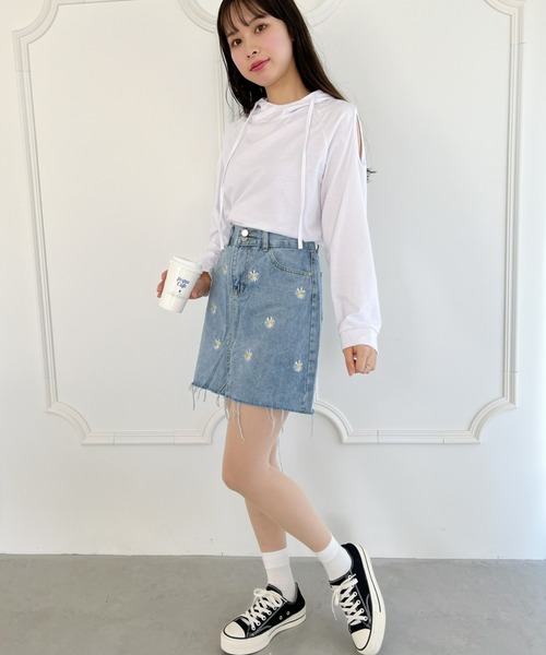 Loueme(ルエム)の「オープンショルダーカットソートップス(Tシャツ/カットソー・レディース・ブラック/グレー/ホワイト/ライトグリーン・FREE)」の9枚目の写真
