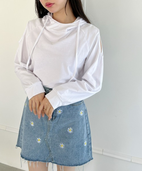 Loueme(ルエム)の「オープンショルダーカットソートップス(Tシャツ/カットソー・レディース・ブラック/グレー/ホワイト/ライトグリーン・FREE)」の5枚目の写真
