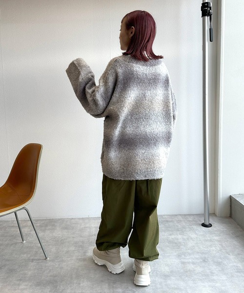 w closet（ダブルクローゼット）の「グラデーションロングカーディガン（カーディガン/ボレロ・レディース・オレンジ/ピンク/グレー/ブルー・FREE）」の7枚目の写真