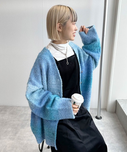 w closet（ダブルクローゼット）の「グラデーションロングカーディガン（カーディガン/ボレロ・レディース・オレンジ/ピンク/グレー/ブルー・FREE）」の14枚目の写真