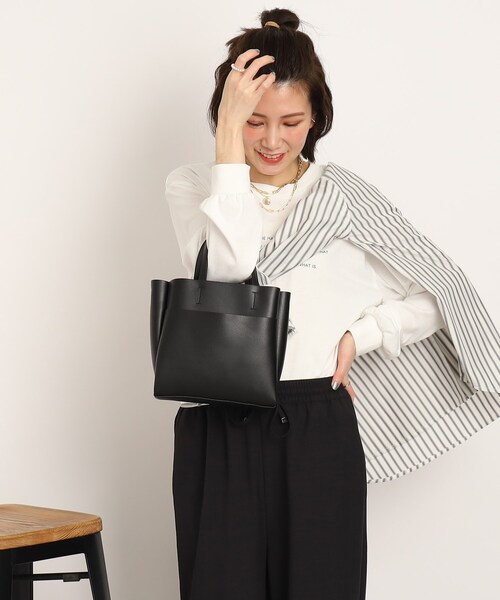 SHOO・LA・RUE（シューラルー）の「◆【取り外し可能なショルダーベルト付き】ふわっと軽い スクエア トートバッグ（トートバッグ・レディース・イエロー/グレー/アイボリー系4/ブラック・00）」の5枚目の写真