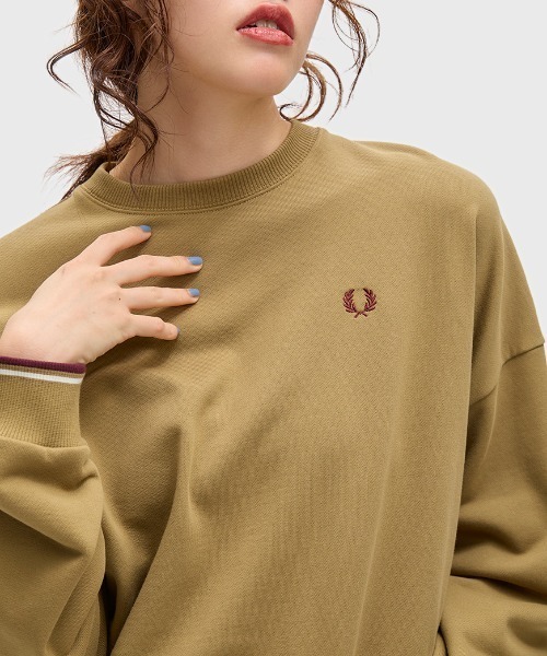 FRED PERRY(フレッドペリー)の「【先行予約受付中】Tipped Sweatshirt/ティップラインスウェットシャツ(スウェット・レディース・ブラック/ホワイト/コーラル/ピンク/ベージュ/ブラウン/オートミール/ネイビー/ブラウン系その他/ブラック系その他・10)」の17枚目の写真