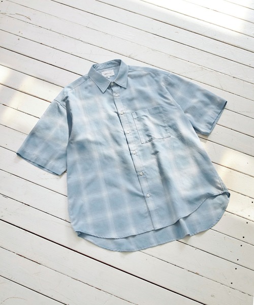 EMMA CLOTHES(エマクローズ)の「オーバーサイズ スモーキーオンブレチェック レギュラーカラーS/Sシャツ EMMA CLOTHES(シャツ/ブラウス・メンズ・ホワイト系/グレー系/ベージュ系/ブルー系・M/L)」の16枚目の写真
